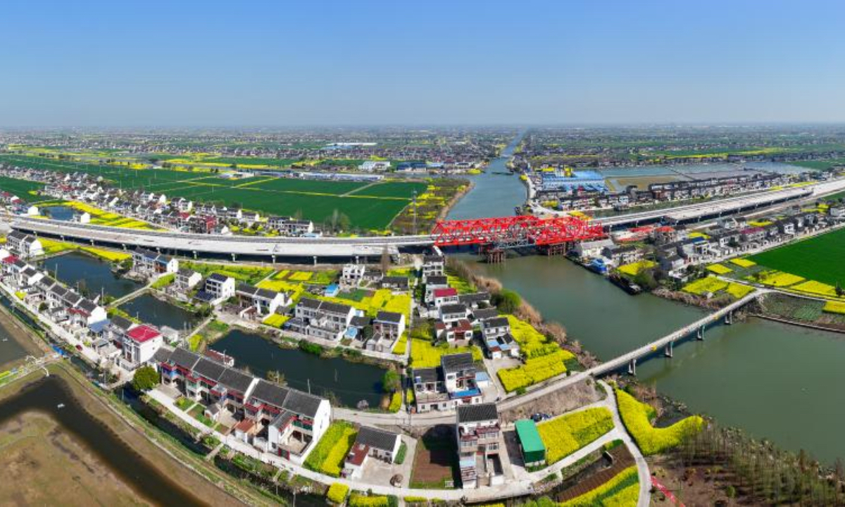 An aerial drone photo taken on March 29, 2024 shows a construction site on the expressway linking east China's Shanghai and northwest China's Shaanxi Province. (Photo: Xinhua)