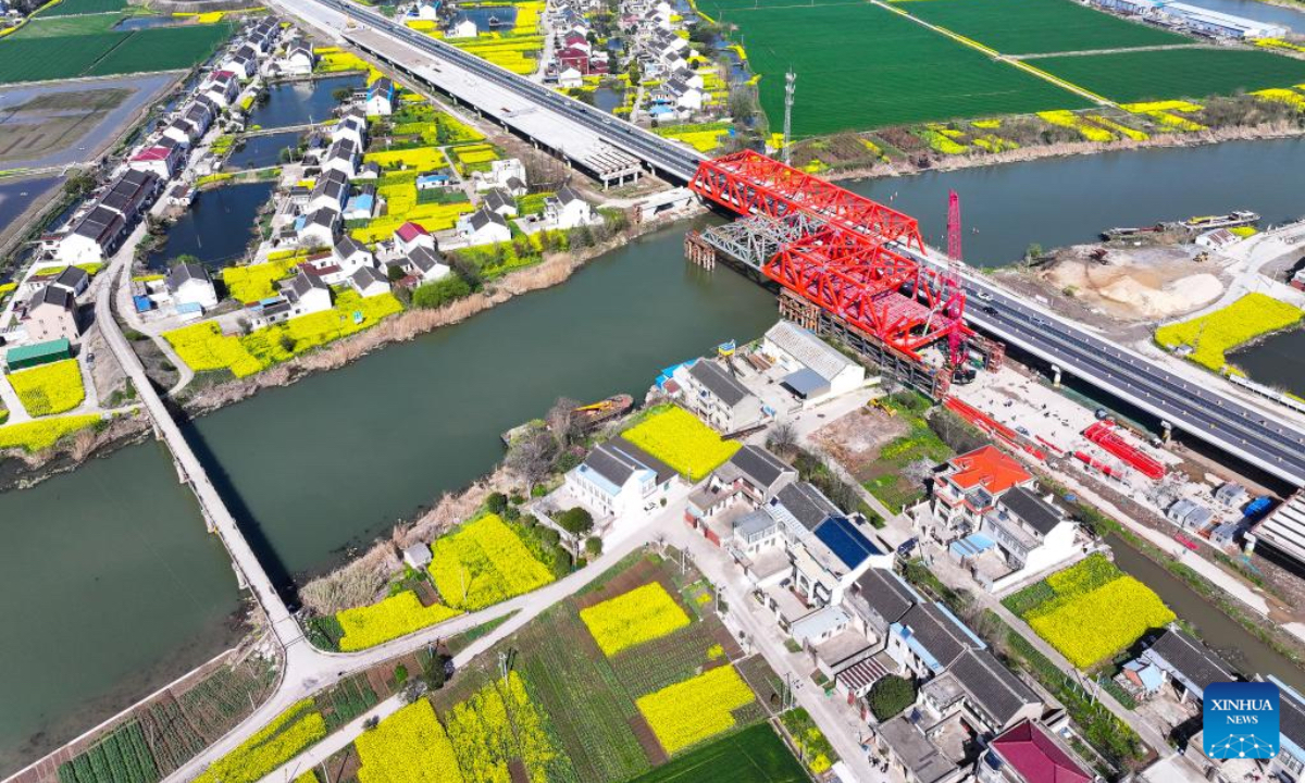 An aerial drone photo taken on March 29, 2024 shows a construction site on the expressway linking east China's Shanghai and northwest China's Shaanxi Province. (Photo: Xinhua)