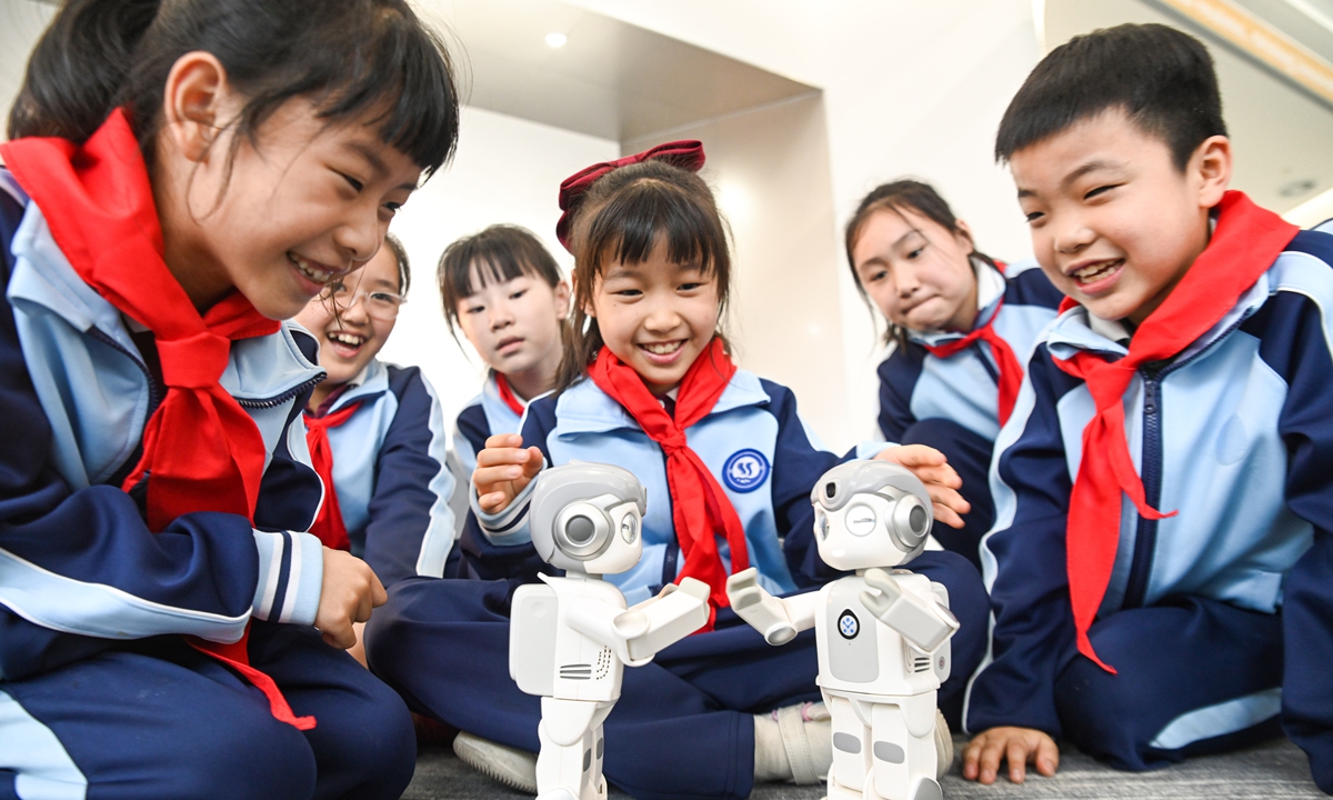 Primary school students watch a robot performance at a science museum in Nanchang, East China's Jiangxi Province, on May 9, 2024. Chinese education authorities have been stepping up efforts to reduce the academic burden on primary and secondary school students in recent years. Photo: VCG
