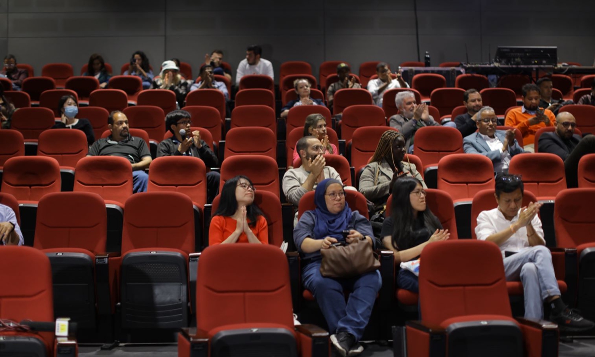 Foreign reporters praise snow leopard documentary after screening in