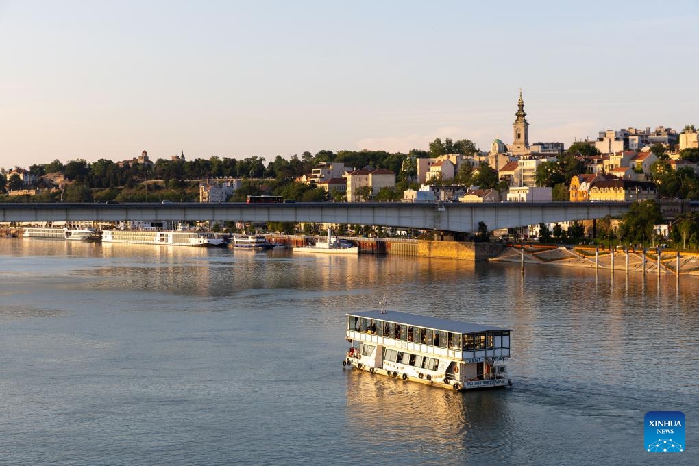 A cruiser sails on the Sava River in Belgrade, Serbia, May 5, 2024.(Photo: Xinhua)