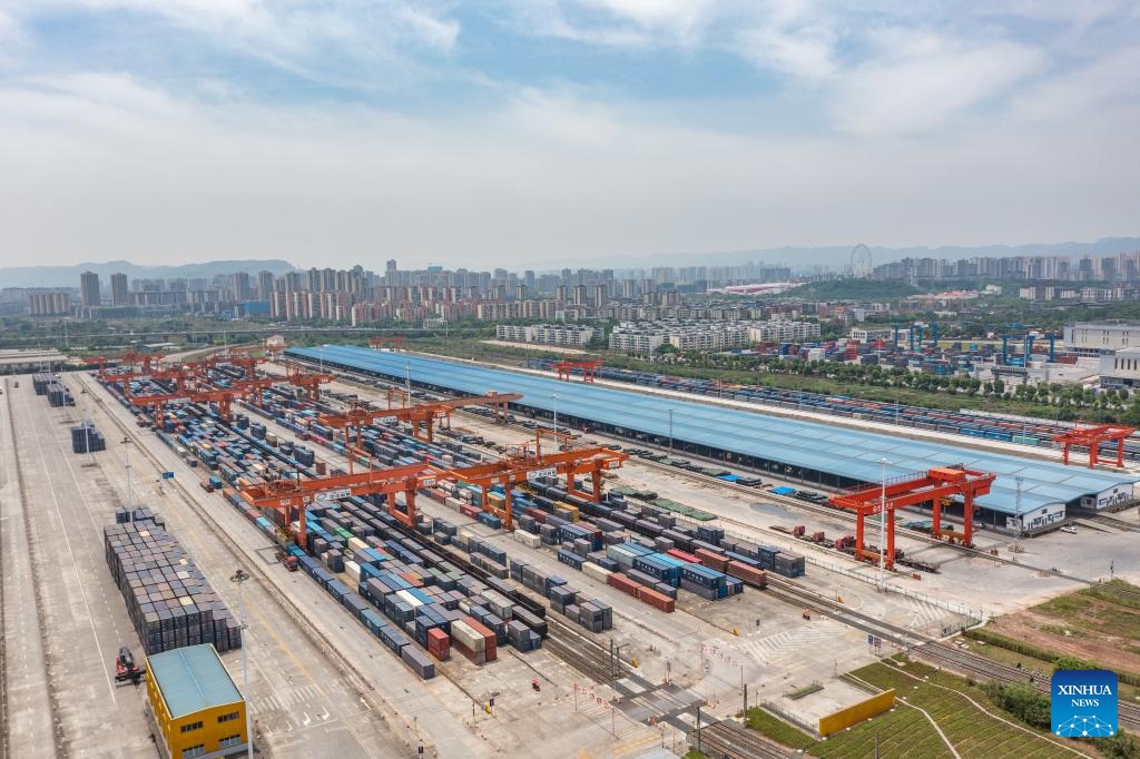 An aerial drone photo taken on May 5, 2024 shows the Tuanjiecun Station in the Chongqing International Logistics Hub Park in southwest China's Chongqing Municipality. The Chongqing International Logistics Hub Park, which includes the Tuanjiecun Station, the dry port of the New International Land-Sea Trade Corridor, and the Chongqing Railway Port, has risen to be a major hub of international freight trains in the country's western region.(Photo: Xinhua)