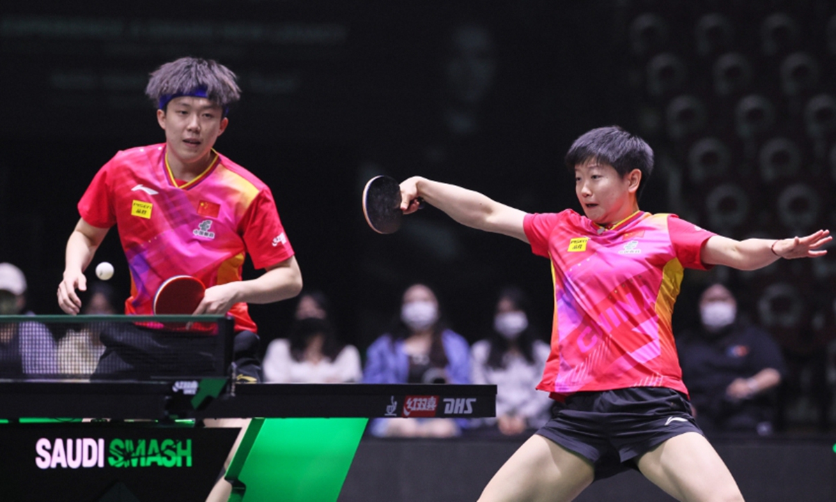 Chinese table tennis players Sun Yingsha (right) and Wang Chuqin play in their mixed doubles match against Japan's Tomokazu Harimoto and Hina Hayata at the WTT 2024 Saudi Smash in Jeddah, Saudi Arabia on May 8, 2024. The Chinese pair won 12-10, 11-9, 12-10. Photo: VCG