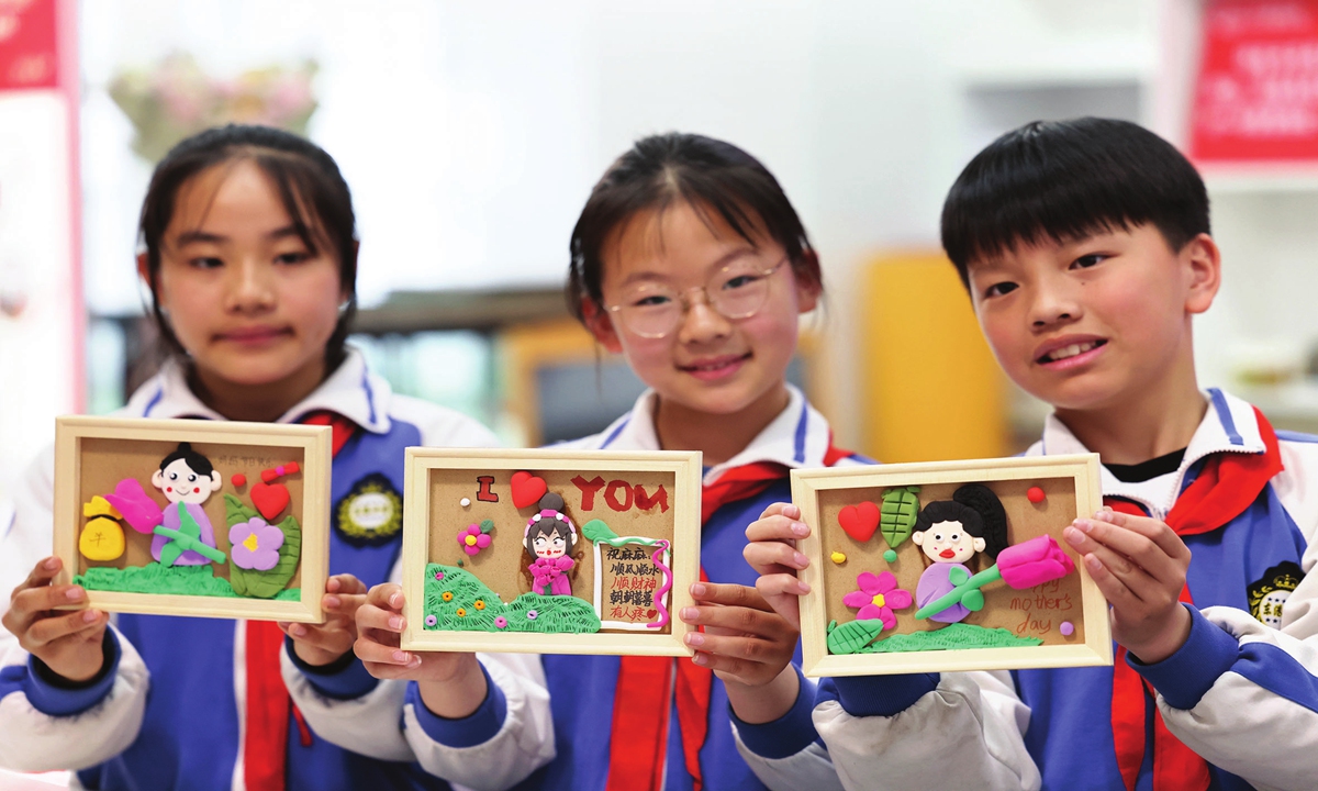 Elementary school students in Lianyungang, East China's Jiangsu Province on May 8, 2024 displaying a creative hand-made clay painting to celebrate Mother's Day which will fall on May 12. Photo: VCG