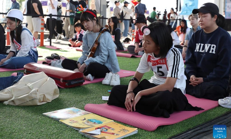 Competitors participate in a space-out competition at Banpo Han River Park in Seoul, South Korea, May 12, 2024. A total of 80 teams participated in a space-out competition held at Banpo Han River Park in Seoul on Sunday. The winner was selected based on the participants' heart rate and the vote of the audience. Photo: Xinhua