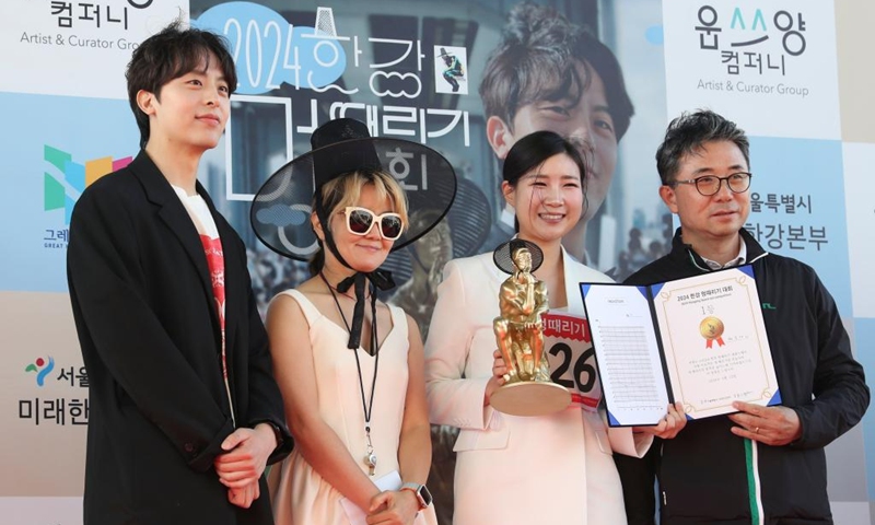 Competition winner Kwon Soa (3rd L) poses for photo after a space-out competition at Banpo Han River in Seoul, south Korea, May 12, 2024. A total of 80 teams participated in a space-out competition held at Banpo Han River Park in Seoul on Sunday. The winner was selected based on the participants' heart rate and the vote of the audience. Photo: Xinhua