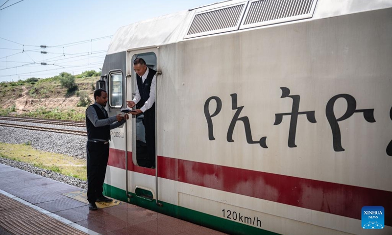 A local train driver receivs a notebook from his Chinese predecessor at the Adama station in Adama City, Ethiopia, Sept 9, 2023. The Chinese management contractors of Ethiopia-Djibouti standard gauge railway on Friday officially handed over the railway's management and operation to Ethiopia and Djibouti after six years of successful operation. Photo: Xinhua