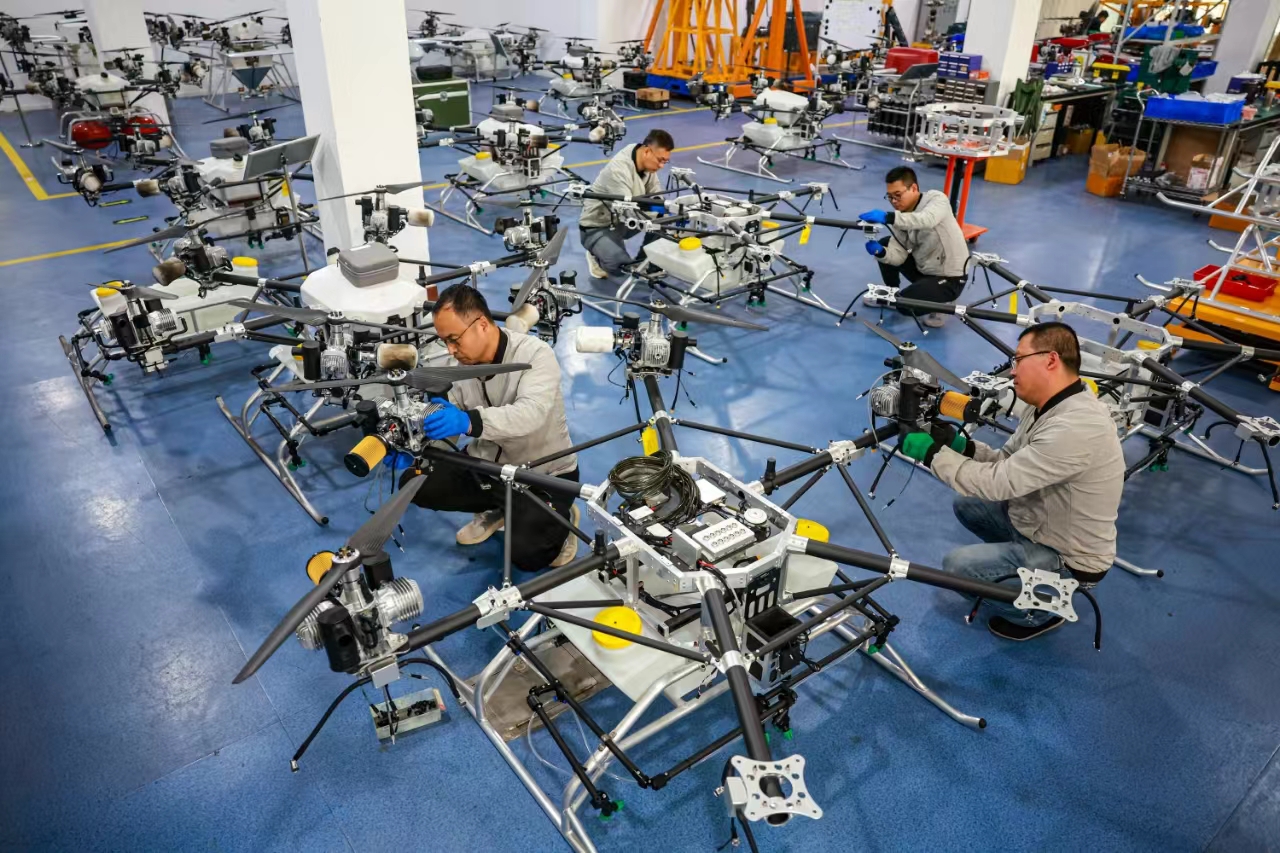 Engineers assemble drones at a factory in Liaoning, capital of Northeast China's Shenyang Province on May 14, 2024. As part of the efforts to develop new quality productive forces, local authorities in Liaoning have been seizing opportunities to develop the low-altitude economy and speed up the construction of leading intelligent unmanned system industrial bases. Photo: VCG