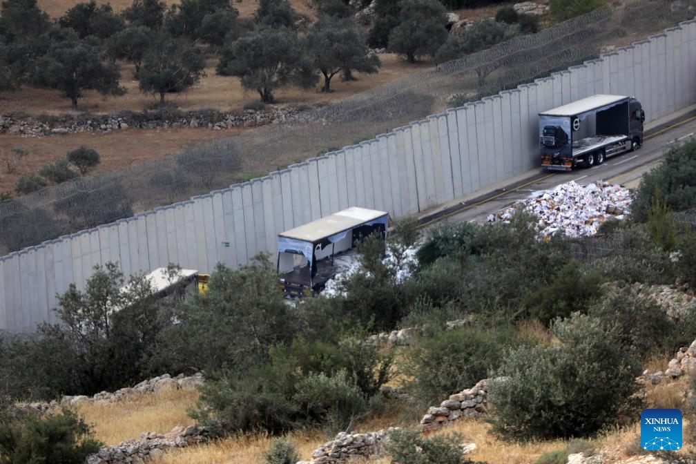 Photo taken on May 14, 2024 shows trucks carrying aid to Gaza damaged by Israeli settlers near the West Bank city of Hebron.(Photo: Xinhua)