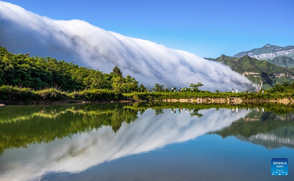 This photo taken on May 13, 2024 shows clouds streaming down the Jinfo Mountain in southwest China's Chongqing.(Photo: Xinhua)