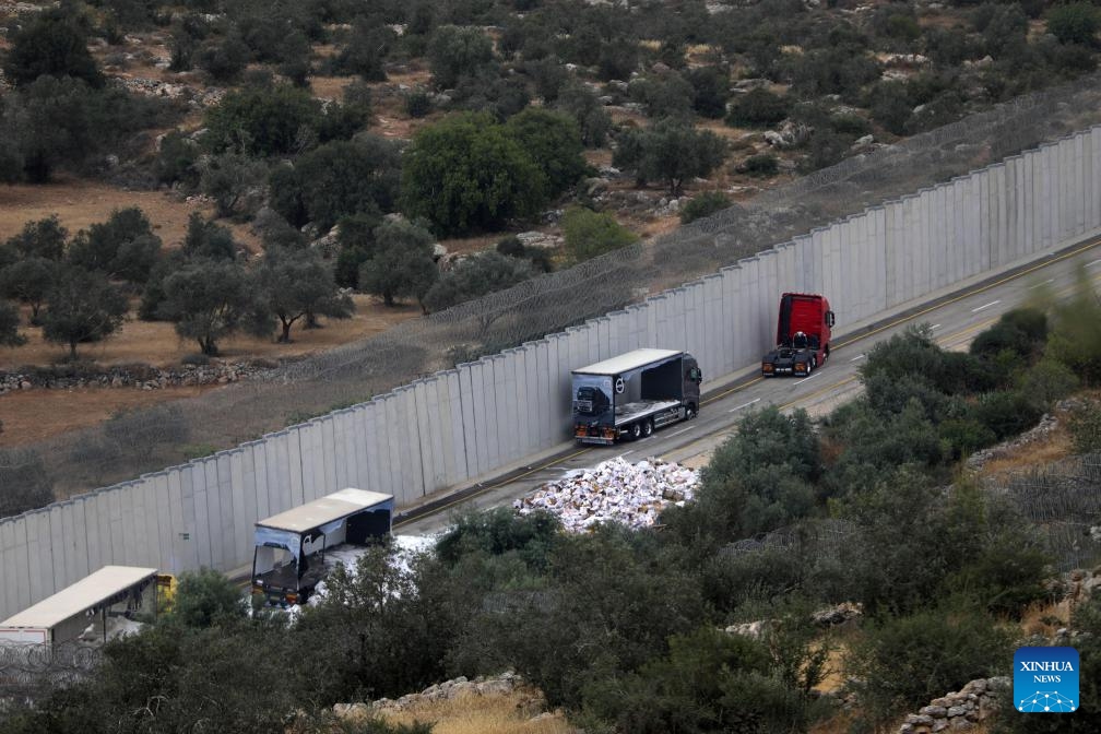 Photo taken on May 14, 2024 shows trucks carrying aid to Gaza damaged by Israeli settlers near the West Bank city of Hebron.(Photo: Xinhua)