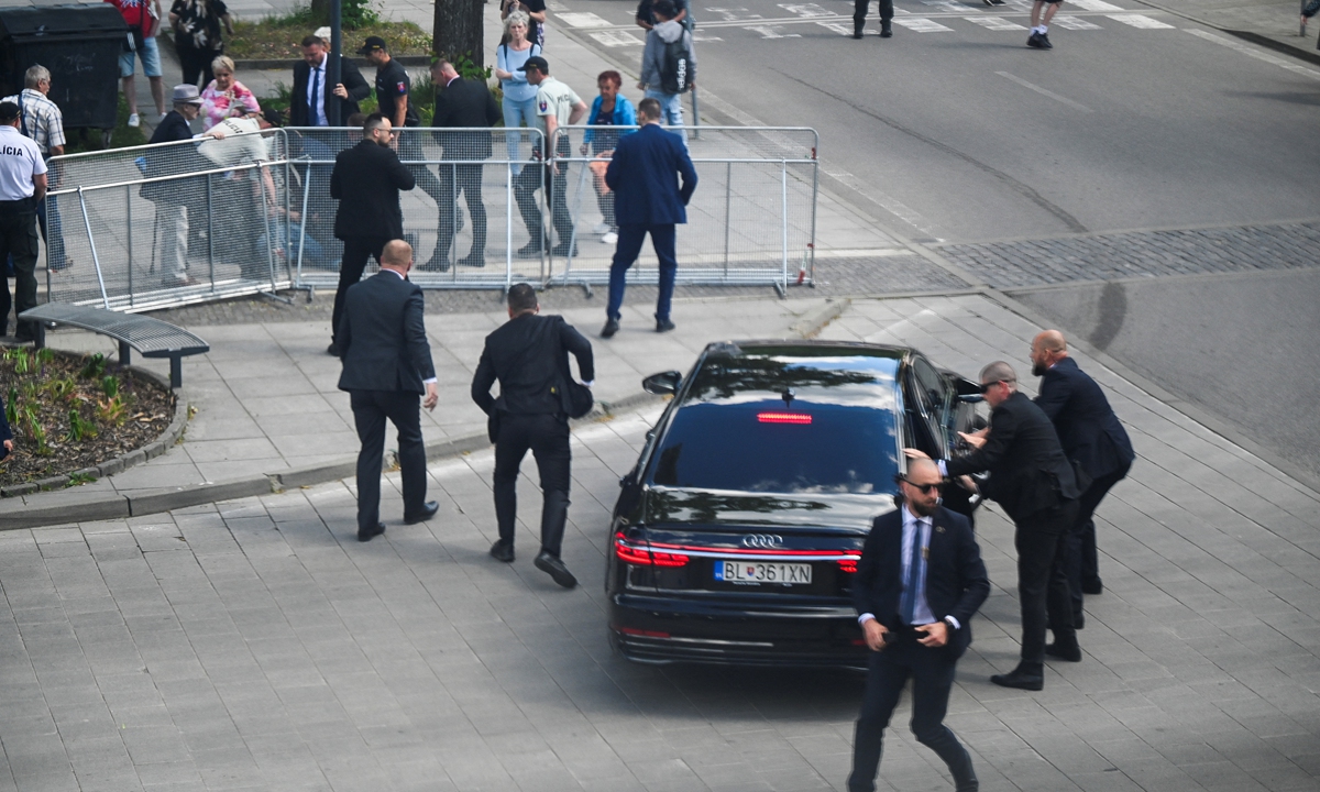 Bodyguards and security staff act to bring wounded Slovak Prime Minister Robert Fico to a car after he was shot after a cabinet meeting in Handlova, Slovakia on May 15, 2024. The suspect has been detained and Fico is in stable condition as of press time, according to media reports. Photo: IC