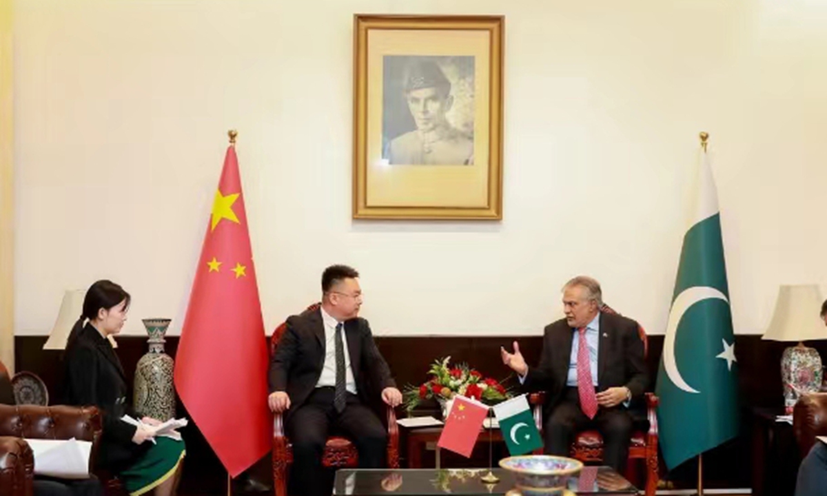 Pakistani Foreign Minister Mohammad Ishaq Dar (right) meets with Mayor Zhao Tianbao of Shouguang, East China's Shandong Province. Photo: Courtesy of the Pakistani Embassy