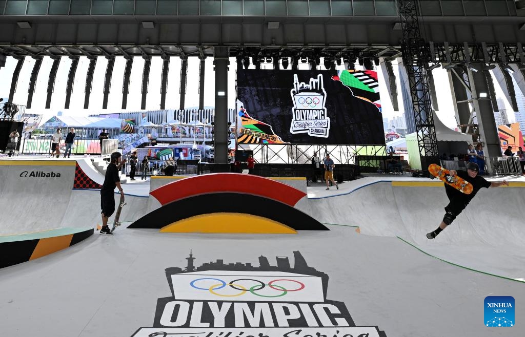 Skateboarders practise prior to the Olympic Qualifier Series Shanghai in east China's Shanghai, May 15, 2024. The Olympic Qualifier Series for BMX freestyle, skateboarding, breaking and sport climbing will be held in an urban park at the Huangpu Riverside from May 16 to 19, 2024(Photo: Xinhua)