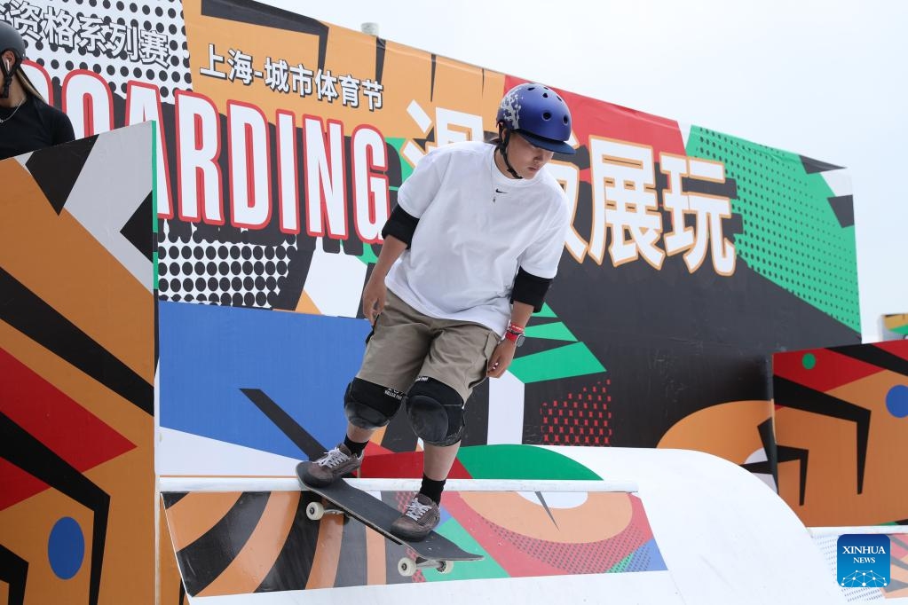 A man experiences skateboarding at the park prior to the Olympic Qualifier Series Shanghai in east China's Shanghai, May 15, 2024. The Olympic Qualifier Series for BMX freestyle, skateboarding, breaking and sport climbing will be held in an urban park at the Huangpu Riverside from May 16 to 19, 2024.(Photo: Xinhua)