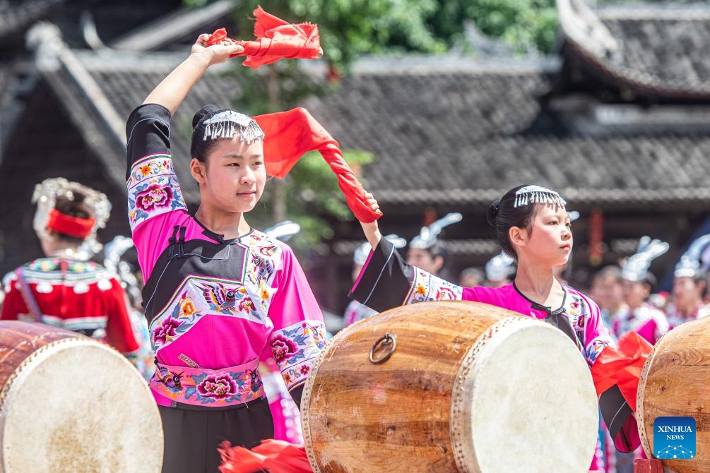 People from the Miao ethnic group celebrate the Caihuashan festival in Chiyou Jiuli Town of Pengshui Miao-Tujia Autonomous County, southwest China's Chongqing, May 15, 2024. The Caihuashan festival is a traditional Miao festival which derives from courtship rituals, where young people meet and make acquaintance by singing and dancing together. The festival celebrations have become increasingly popular in recent years with the development of local tourism and the promotion of Miao ethnic cultures.(Photo: Xinhua)