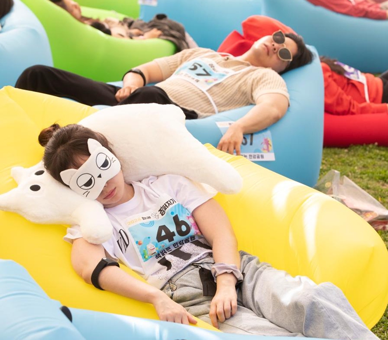 Competitors take part in a sleep competition in Seoul, South Korea, May 18, 2024. A sleep competition was held at Yeouido Han River Park in Seoul Saturday to help citizens relax and experience the fun of taking nap outdoors. Photo: Xinhua