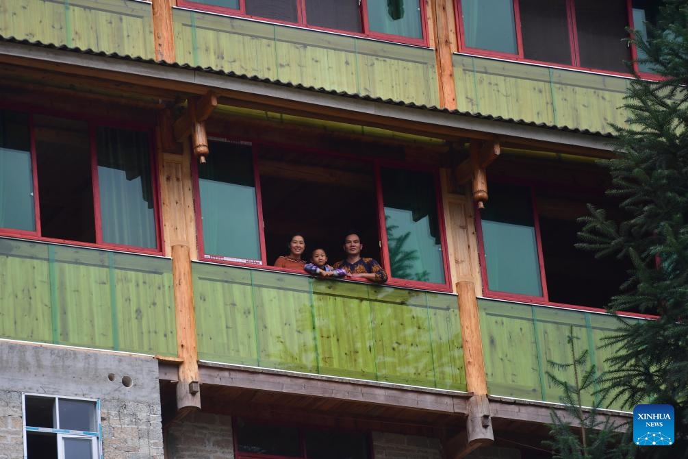 Wu Xinren (R), He Yuqing and their son pose for a photo at their homestay in Wuying Village on the border between south China's Guangxi Zhuang Autonomous Region and southwest China's Guizhou Province, Nov. 17, 2020.(Photo: Xinhua)