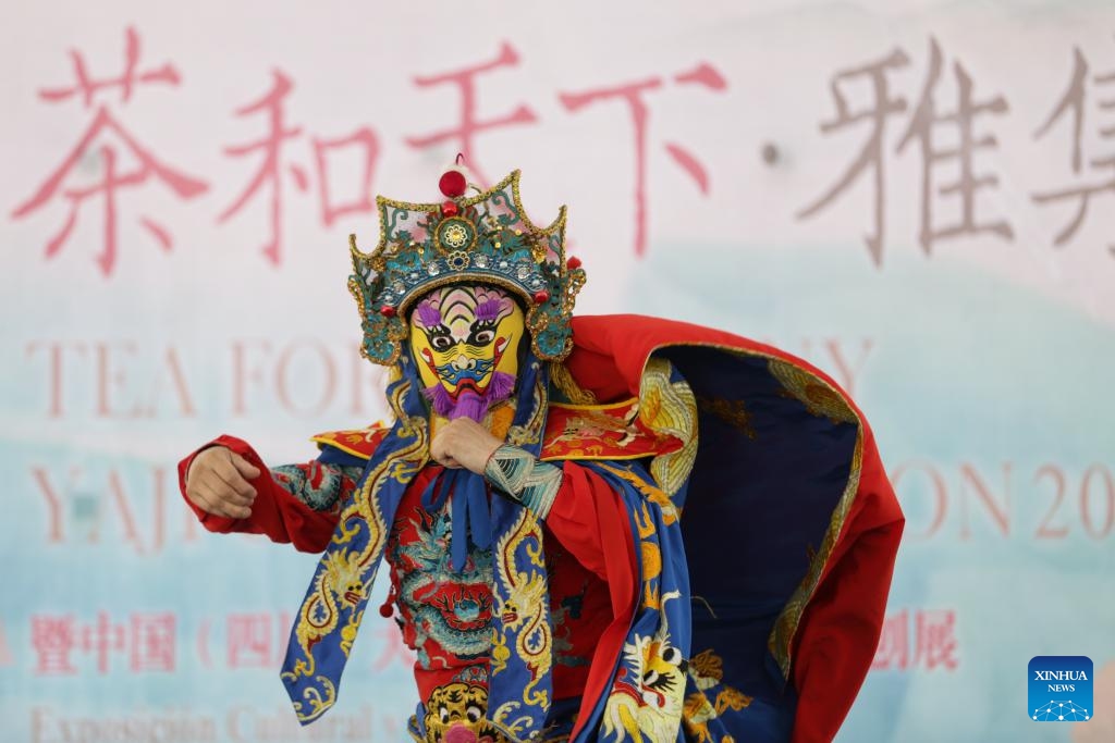 An artist performs face-changing during a cultural salon in Mexico City, Mexico, on May 19, 2024.(Photo: Xinhua)