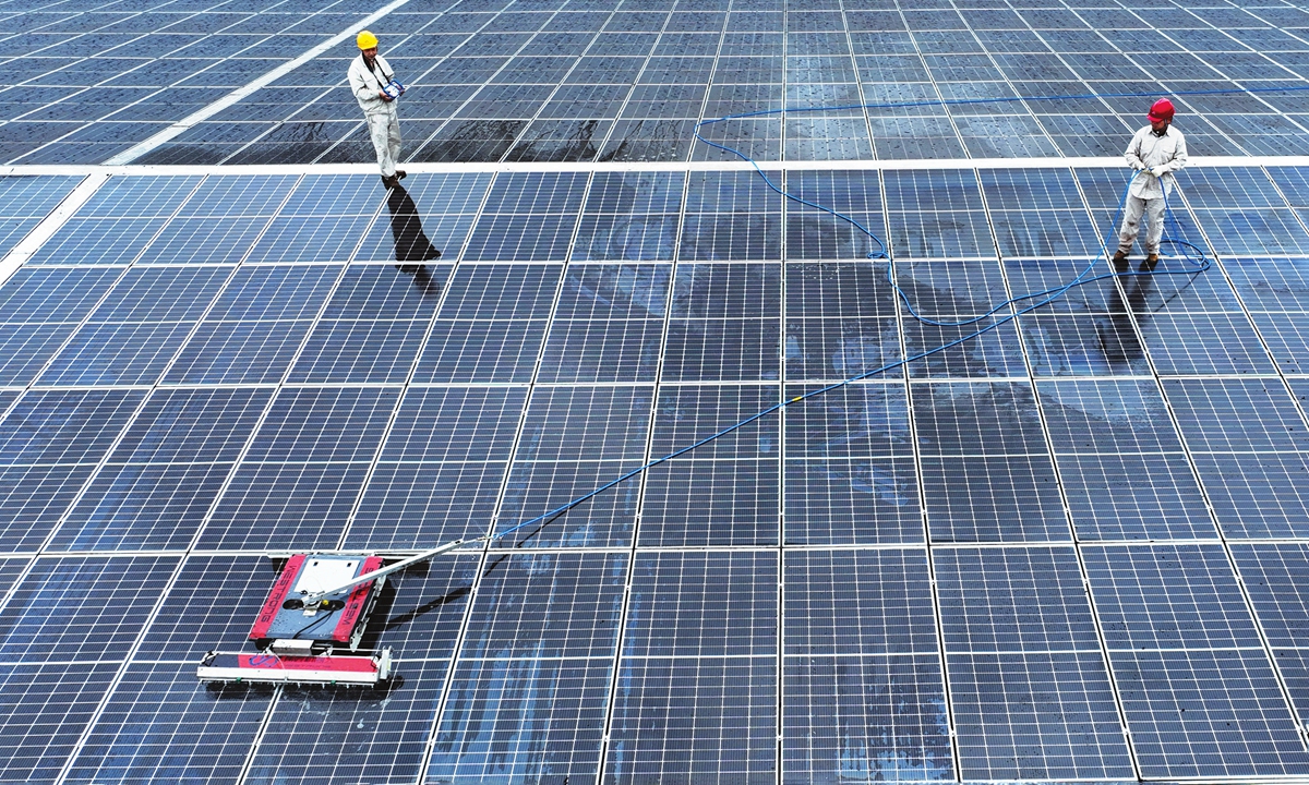 Workers use
specialized machines
to clean
stains from photovoltaic
panels
on the roof of a
textile factory
in Jinhua, East
China's Zhejiang
Province on
May 22, 2024.
The cumulative
installed capacity
of photovoltaic
facilities in China
reached 610
million kilowatts
last year, an
increase of 55
percent year-onyear.
Photo: VCG