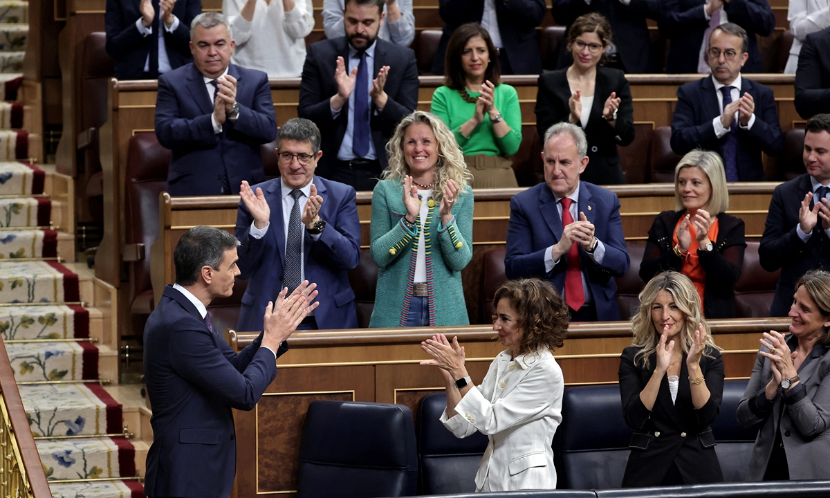 Spain's Prime Minister Pedro Sanchez is applauded by MPs and members of the government after delivering a speech to announce that Spain will recognize Palestine as a state on May 28, at the Congress of Deputies in Madrid on May 22, 2024.Photo: AFP