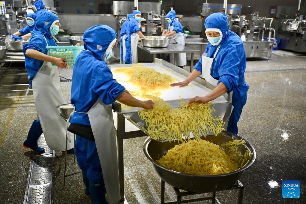 Staff members process bamboo food products at a company in Sanming City, southeast China's Fujian Province, May 9, 2024. Fujian Province is covered by a total area of more than 121 million mu (about 8.1 million hectares) of forest that accounts for 65.12 percent of its land surface.(Photo: Xinhua)