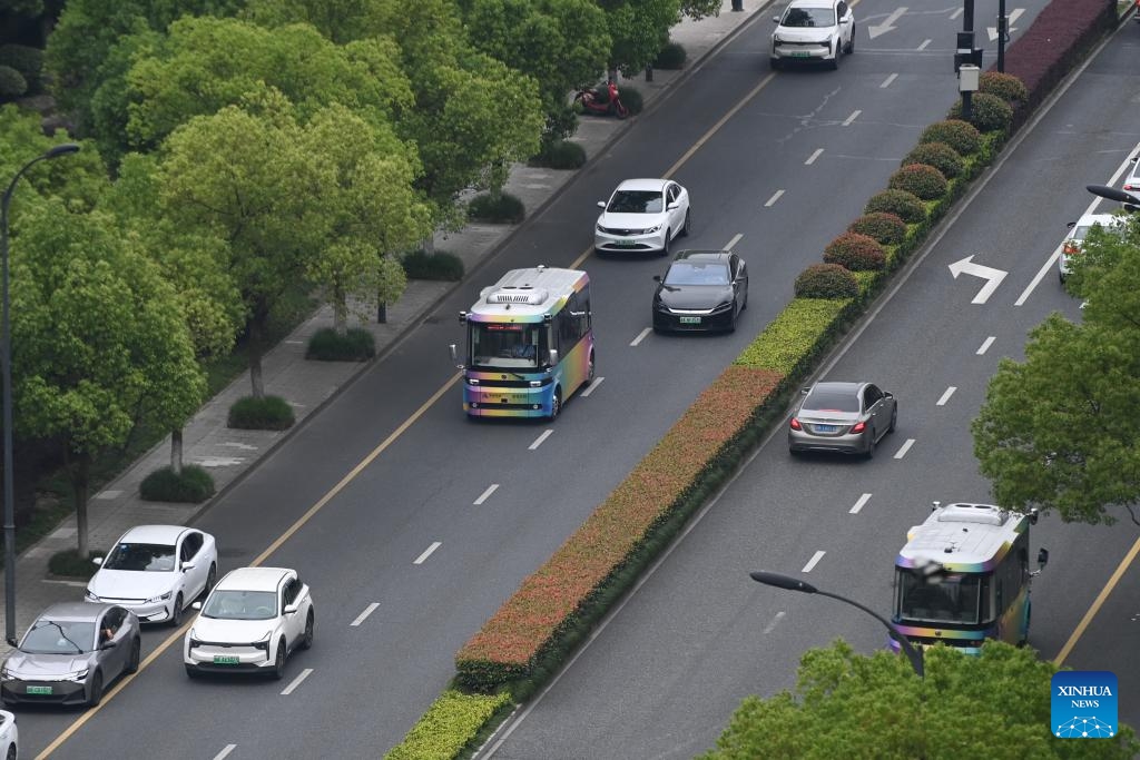 An autonomous driving minibus runs on a road in Yuhang District, Hangzhou City, east China's Zhejiang Province, May 22, 2024. The autonomous driving bus route in Yuhang District is the first one of its kind powered by vehicle-road coordination technology in Hangzhou. This 5-kilometer bus line winds through schools, industrial parks, residential compounds and subway stations, free of charge for all citizens.(Photo: Xinhua)
