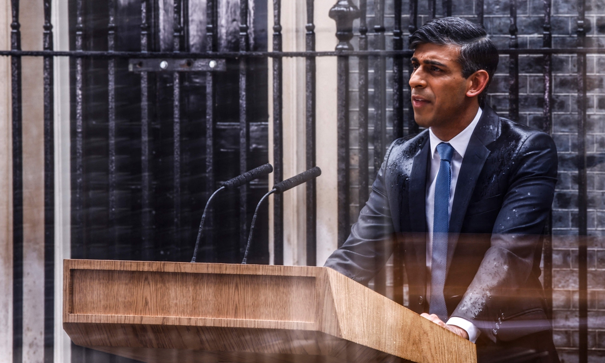 Britain's Prime Minister Rishi Sunak, soaked in rain, stands at a lecturn as he delivers a speech to announce July 4 as the date of the UK's next general election, at 10 Downing Street in central London, on May 22, 2024.? Photo: VCG