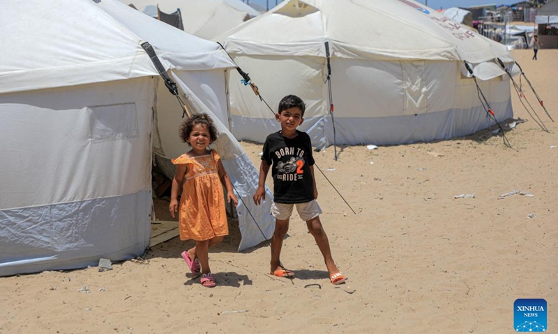 Palestinian children are pictured at a temporary camp in the southern Gaza Strip city of Khan Younis, May 22, 2024.(Photo: Xinhua)