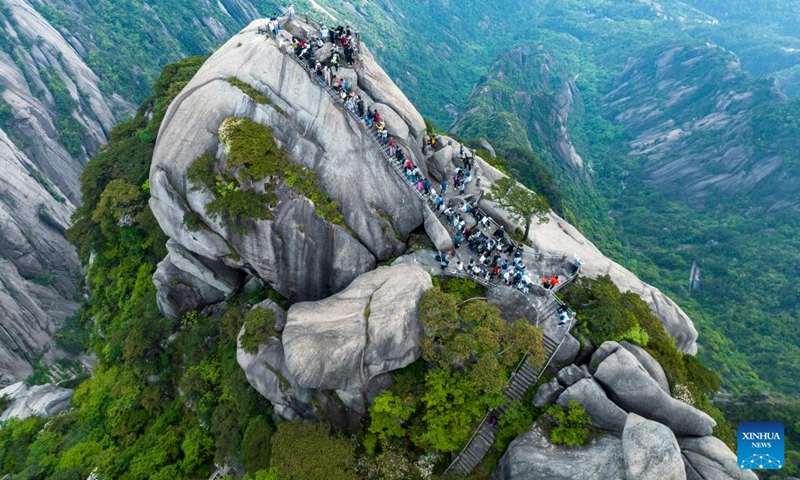 An aerial drone photo taken on May 20, 2024 shows tourists visiting the Tiandu peak in Huangshan Mountain scenic area in Huangshan City, east China's Anhui Province. The Tiandu peak, one of the most popular sites in Huangshan Mountain scenic area, has recently reopened after a rotational closure period which allows nature to rest and self-repair.(Photo: Xinhua)