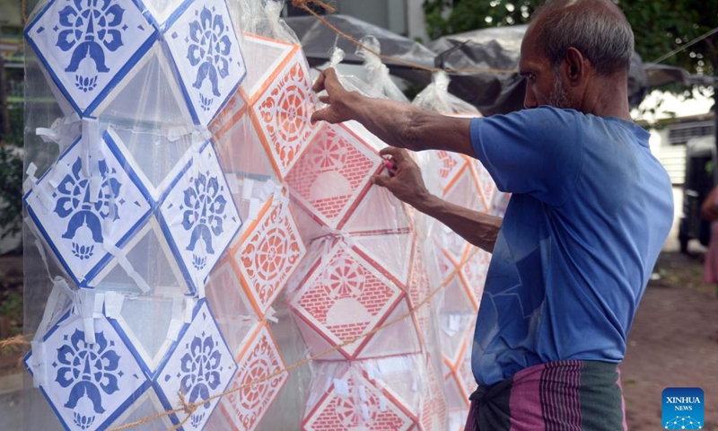 A vendor arranges lanterns for the Vesak Festival in Colombo, Sri Lanka, May 22, 2024. The Vesak Festival is one of the holiest festivals celebrated in Sri Lanka as it marks the birth, enlightenment and demise of Lord Buddha.(Photo: Xinhua)