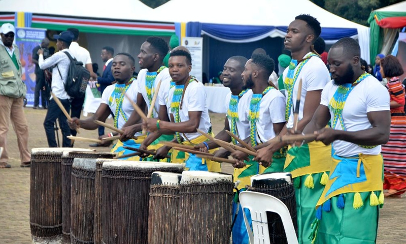 People from Rwanda play traditional instruments during an Africa Day celebration event in Kampala, Uganda, May 25, 2024. (Photo:Xinhua)