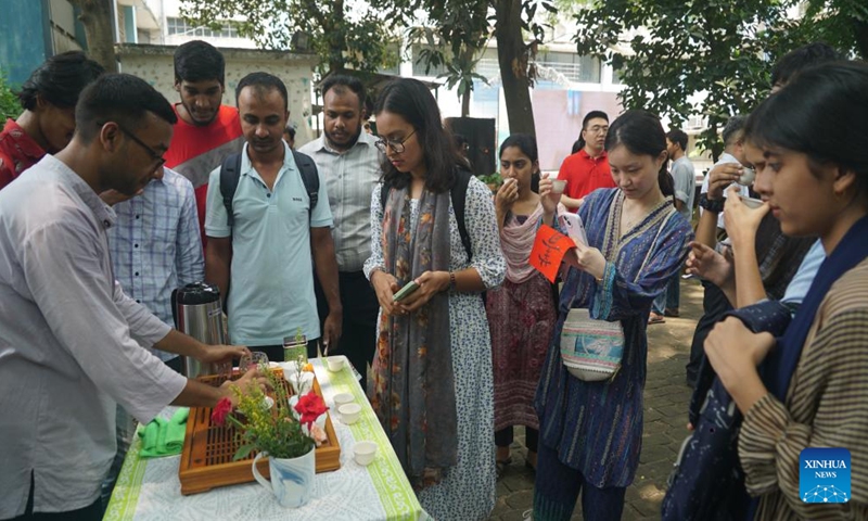 Local students enjoy Chinese tea in Dhaka, Bangladesh, May 21, 2024. Two programs of Tea for Harmony Yaji Cultural Salon 2024 were held in Bangladesh's capital Dhaka this week, with hundreds of local people attending to appreciate the uniqueness of Chinese tea culture. (Photo:Xinhua)