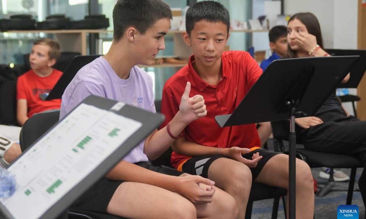 Teenagers from China and France attend a chorus class at ISA Wuhan School in Wuhan, central China's Hubei Province, July 26, 2024. During the 11-day China-France teenagers' summer camp, 20 French teenagers aged 12 to 15 experienced Chinese traditional culture and carried out rich sport activities to enhance cultural exchange and mutual understandings. (Photo: Xinhua)