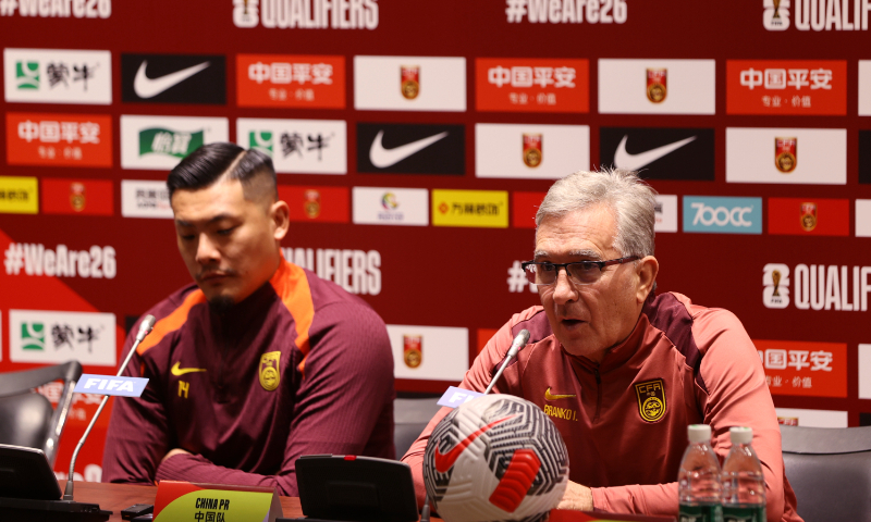 China's national soccer team head coach Branko Ivankovic (right) and captain Wang Dalei Photo: Cui Meng/GT