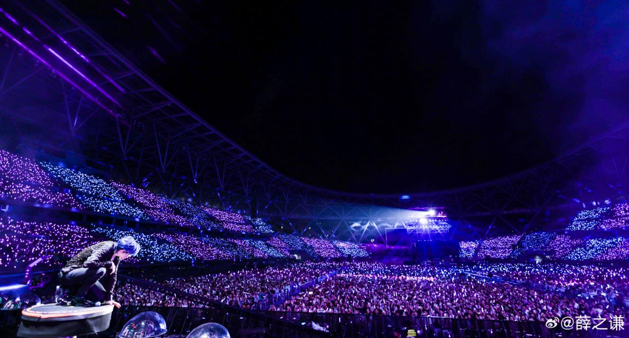 Chinese singer Xue Zhiqian's concert attracts thousands of fans at the Xuzhou Olympic Sports Center Stadium in East China's Jiangsu Province on June 21, 2024. Photo: Screenshot from Weibo