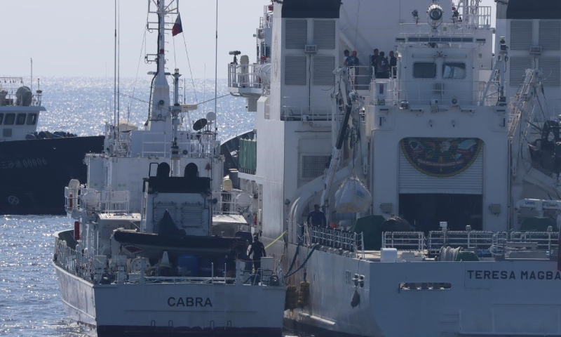The photo taken on May 23 shows that in the face of Philippine infringements, a Chinese fishing boat even approached closely, standing firm and refusing to yield. Photo: China Coast Guard
