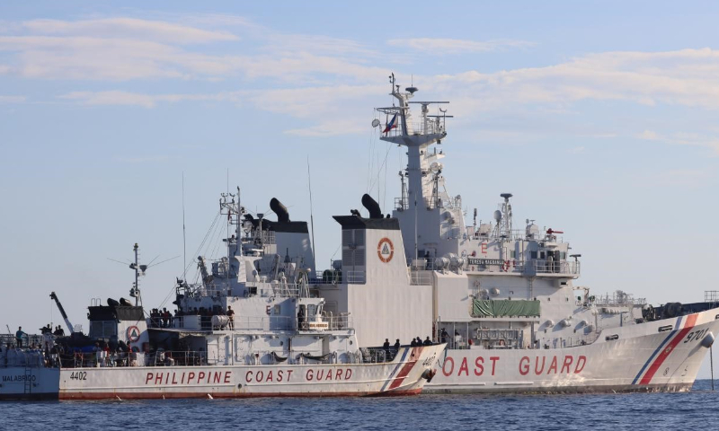 The photo taken on May 6, 2024 shows the Philippine ships 4402 and 9701 are transferring supplies in the waters of China's Xianbin Jiao. Photo: China Coast Guard