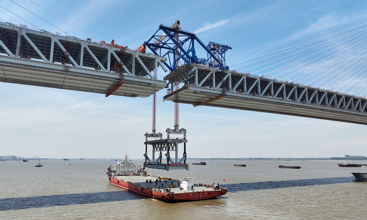 The final steel girder of the main channel bridge of the Changtai Yangtze River Bridge, which connects the cities of Changzhou and Taixing in East China's Jiangsu Province, fits in place on May 29, 2024. It is the world's longest span cable-stayed bridge with a main span of 388 meters. After 16 months of construction, the highway-railway dual-purpose bridge is expected to achieve full closure in early June. Photo: VCG