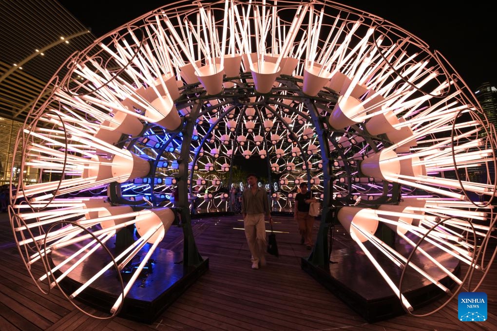 Journalists view one of the art installations during the media preview of the i Light Singapore 2024 light festival, held at Singapore's Marina Bay area on May 28, 2024.(Photo: Xinhua)