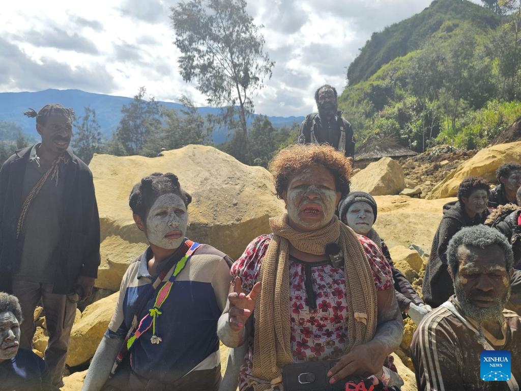 Local people receive media interview near the site of a landslide in Mulitaka Village, Enga Province, Papua New Guinea, May 29, 2024. It is highly unlikely to find any more survivors from the massive landslide in Papua New Guinea (PNG)'s remote Enga Province, a UN official said on Tuesday.(Photo: Xinhua)