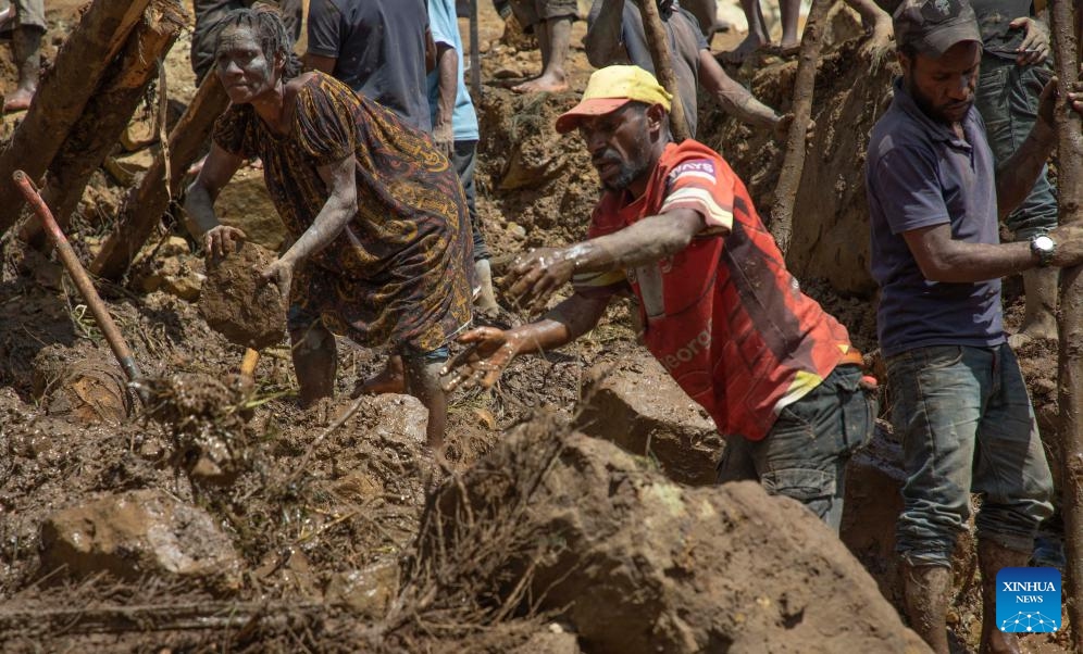 Local people search the site of a landslide in Yambali village, Enga Province, Papua New Guinea, May 27, 2024. It is highly unlikely to find any more survivors from the massive landslide in Papua New Guinea (PNG)'s remote Enga Province, a UN official said on Tuesday.(Photo: Xinhua)