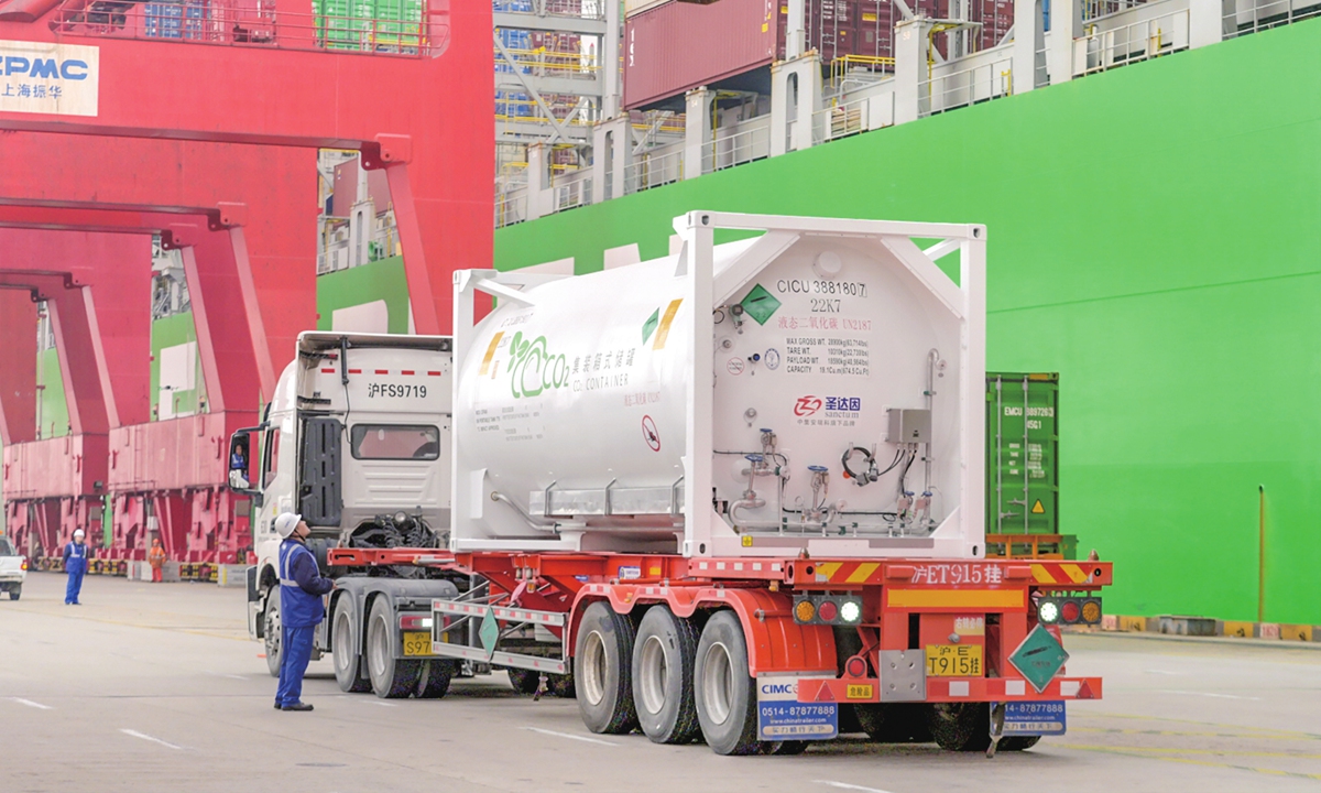 An engineer checks a 20-foot-container sized liquid carbon dioxide storage tank at Shanghai's Yangshan Port on April 30, 2024. Photo: Courtesy of Shanghai QiYao Environmental Technology