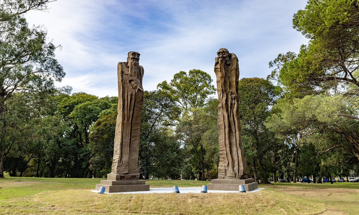 Sculptures by Chinese artist Wu Weishan, titled In Search of Wisdom - Confucius Asking Lao Tzu about the Tao, stand at the Batlle Park in Montevideo, capital of Uruguay, on May 29, 2024. Photo: Courtesy of the National Art Museum of China