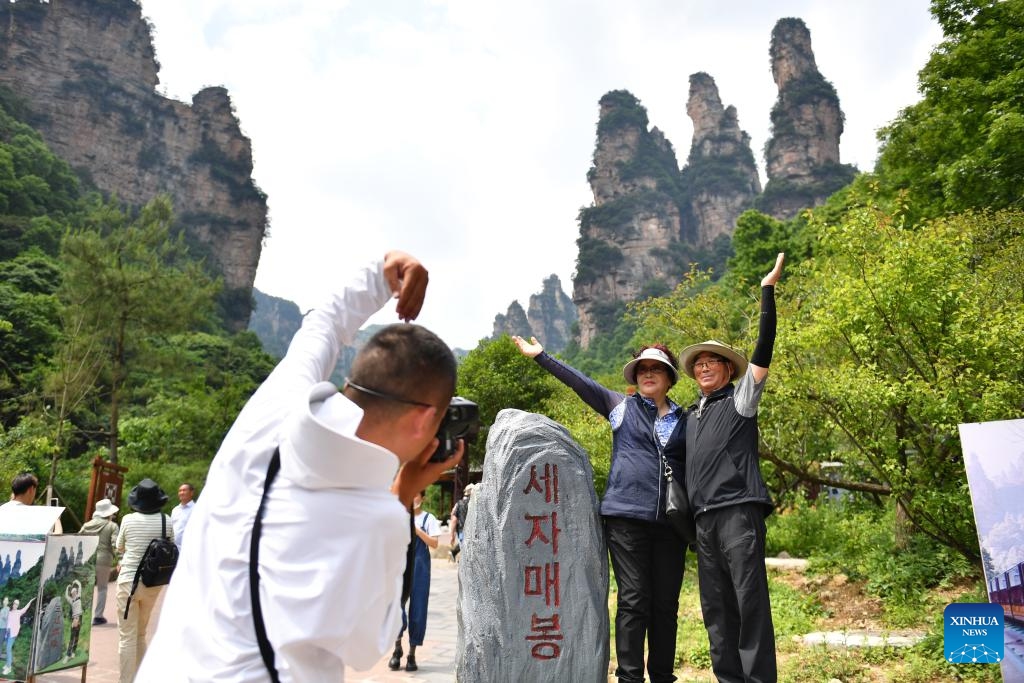 South Korean tourists pose for photos at the Zhangjiajie National Forest Park in Zhangjiajie, central China's Hunan Province, May 22, 2024.(Photo: Xinhua)