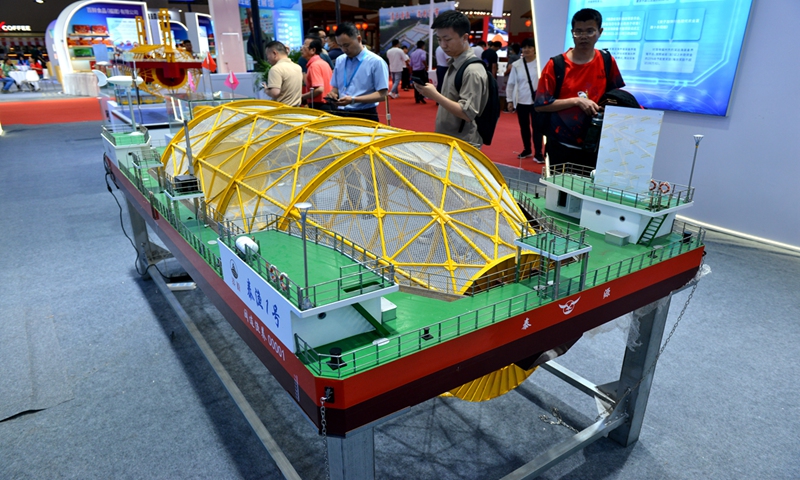 Visitors look at a model of a deep-sea aquaculture platform at the 2024 China (Fuzhou) International Seafood & Fisheries Expo on May 31, 2024 in Fuzhou, East China's Fujian Province. Photo: cnsphoto 