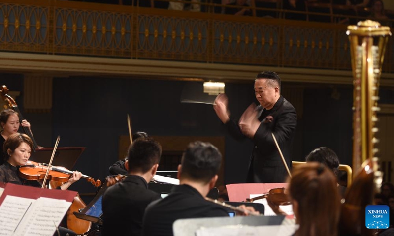 Conductor Hu Yongyan performs during a concert of Contemporary Chamber Music of China, in Vienna, Austria, on May 31, 2024. (Xinhua/He Canling)