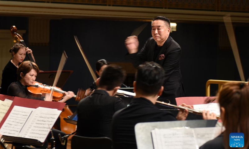 Conductor Hu Yongyan performs during a concert of Contemporary Chamber Music of China, in Vienna, Austria, on May 31, 2024. (Xinhua/He Canling)