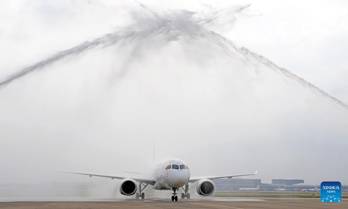 A C919 jetliner carrying more than 100 Hong Kong young talents receives a ceremonial water salute on its arrival at the Shanghai Hongqiao International Airport in Shanghai, east China, June 1, 2024. A C919 jetliner of the China Eastern Airlines fleet on Saturday kicked off its first overseas commercial chartered flight, providing a round-trip service between Shanghai and Hong Kong. (Photo: Xinhua)