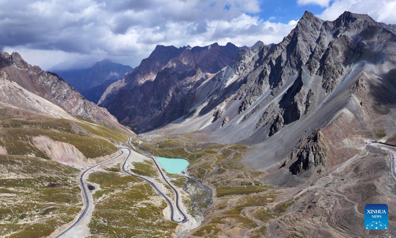 An aerial drone photo taken on Aug. 23, 2023 shows the view along the Duku Highway in northwest China's Xinjiang Uygur Autonomous Region. (Photo: Xinhua)